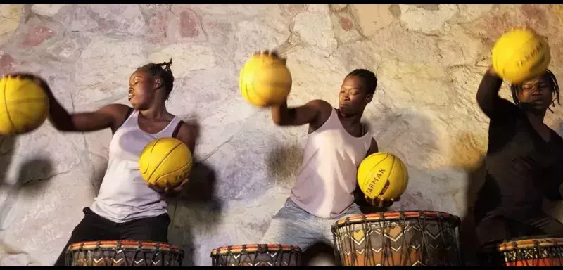 Elles sont musiciennes, chanteuses et basketteuses et viennent de Bamako