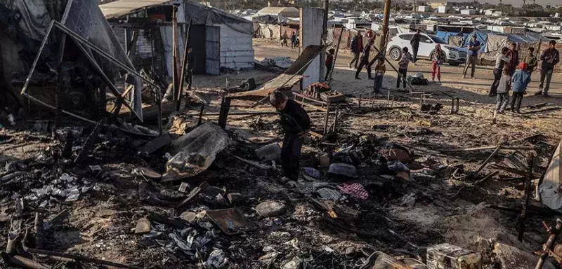 Gaza : l’armée israélienne bombarde des tentes qui abritent des réfugiés. Silence complice de la communauté internationale