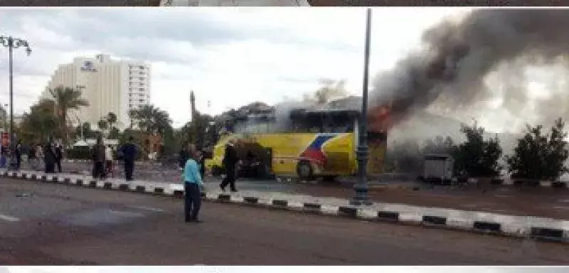 un homme s'est approché du bus. Il y a eu une explosion quand il se trouvait sur la 3ème marche, selon la police... (DR)