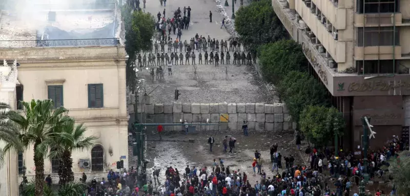 Scène d'affrontements dans les rues du Caire (Xinhua)