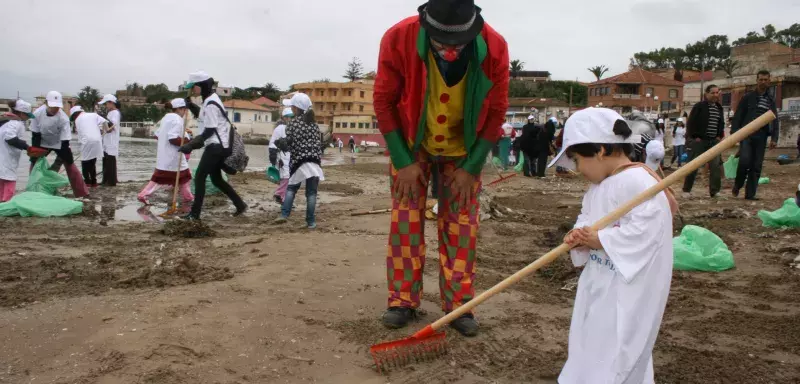 Plus d'un millier de résidants de la commune ont retroussé leurs manches. (Photo d'archives 2011)