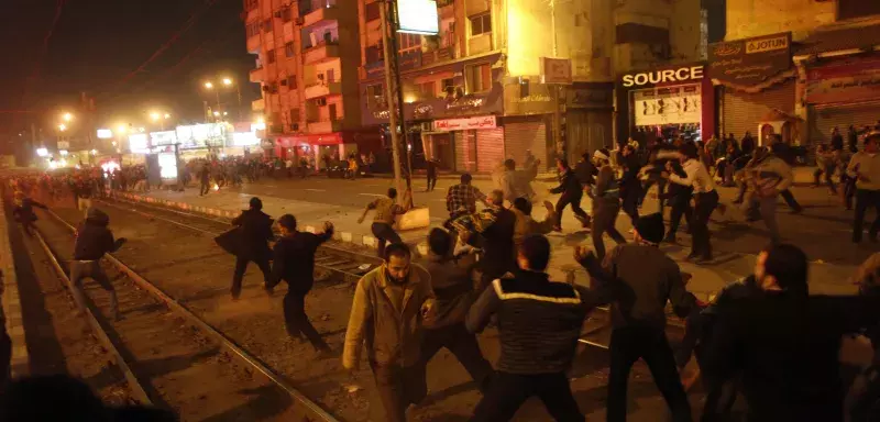  Les affrontements ont fait 5 morts et de centaines de blessés... (Xinhua)