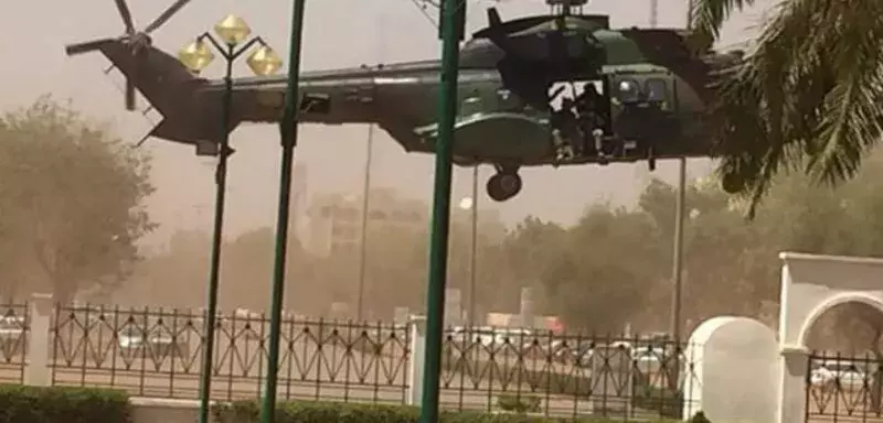 D'après le gouvernement burkinabè, quatre assaillants ont été « neutralisés », les attaques visaient l'ambassade de France et l'état-major des armées. Une information que confirme également ce témoin. (Kambale/Twitter) 