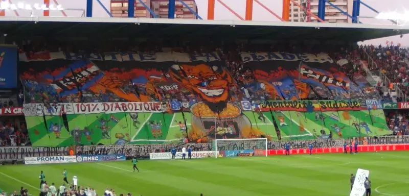 « C'est le tir de Flash-Ball qui a déclenché les échauffourées, pas l'inverse », affirme notre témoin, à 10 mètres de « Casti », au moment des faits, à Montpellier. (© Mouss Besson)