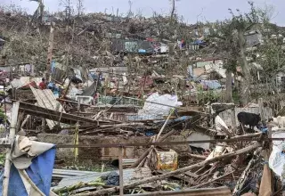 Mayotte : le cyclone meurtrier a dévasté le département le plus pauvre de France, à l’abandon