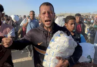 À Gaza, l’aide humanitaire transformée en piège mortel : les survivants affamés sous le feu israélien