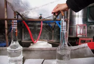 Libye: la fabrication artisanale d'un alcool qui tue 