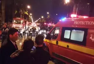 Le bus était stationné avenue Mohamed V, devant l’ancien siège du l’ancien siège du Rassemblement constitutionnel démocratique ( Frédéric Bobin @FrdricBobin)