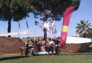 "Mille milliard de détritus ! Tremblez poubelles trop remplies et emballages mal triés, les pirates du Recycleur ont débarqué !" (© Thau Agglo)