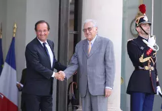 La France soutien le médiateur désigné par l'ONU, mais ne renonce pas au principe d'une intervention (Xinhua)