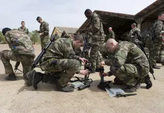 "nous avons les groupes les plus durs, les plus fanatiques, les mieux organisés, les plus déterminés et les mieux armés", a précisé le ministre français de la défense... (Xinhua)