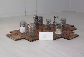 In and Out de l'Algérienne Fatima CHAFAA (2008), une installation qui questionne la condition féminine