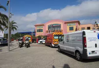 Les armes ont parlé cet après-midi, dans la brasserie Les 3 Brasseurs, où les secours du SDIS 34 et la police sont vite arrivés. (© HL/SDIS34)