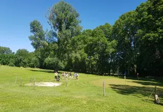 Un practice de 250 m² et un parcours rustique de 9 trous, de 70 à 190 mètres, dans un environnement très joliment arboré frappé du sceau de la convivialité. Voilà la carte d’identité du Golf de Cazilhac. (N.E)